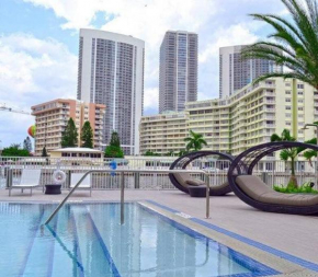 Lower Penthouse 3BD 3BA Beach Gym and Pool